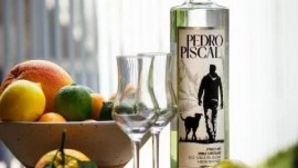 Un crossover inesperado: Pedro Piscal y Miel Gibson se unen y crean cocktail