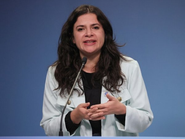 Antonia Orellana ministra de la Mujer