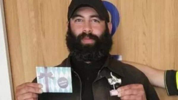 Hadjer Al-Ali vivía en las calles de Ámsterdam, pero luego de este episodio solidario, ha podido alquilar su propio departamento y se ha reunido con sus hijos después de años de separación.