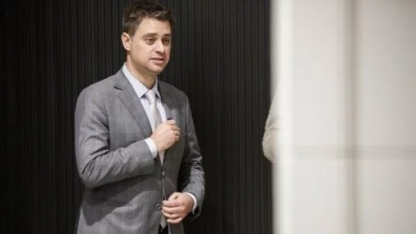 Diputado Daniel Manouchehri