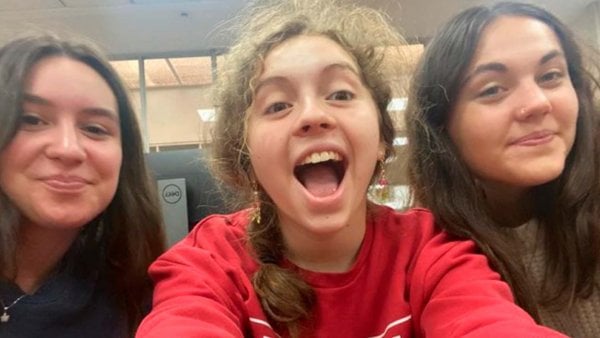 Las adolescentes chilenas Emilia Meyer, Isabel Valdebenito y Roberta Villavicencio Cekalovic, creadoras de la app Greens, finalistas en Technovation Global.