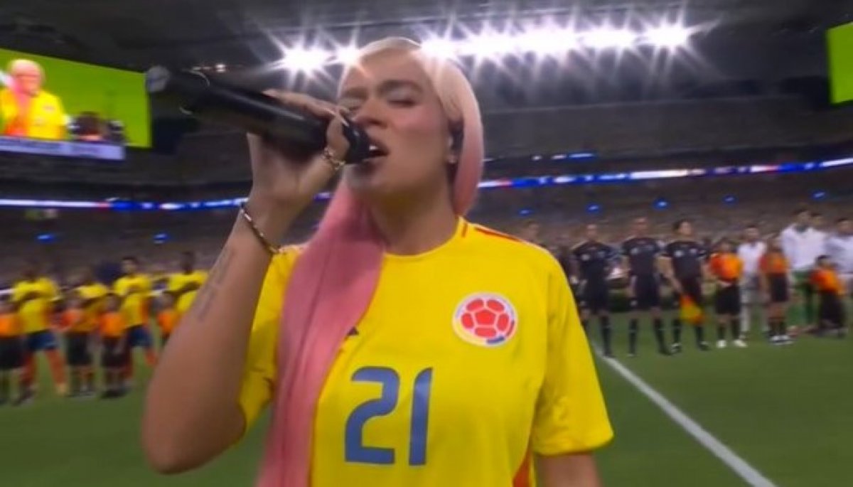 Así fue la presentación de Karol G cantando el himno de Colombia en la ...