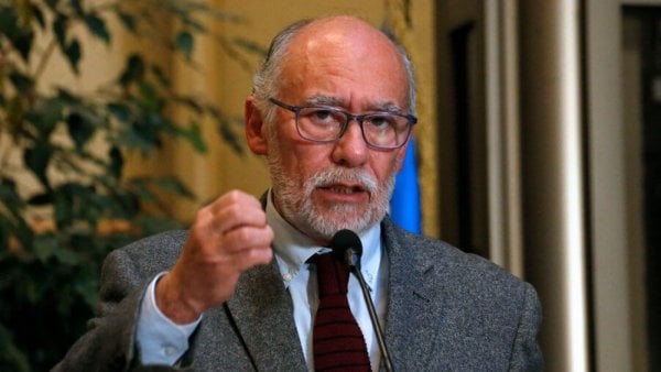 Senador Iván Flores.