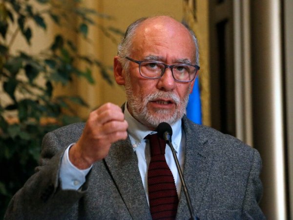 Senador Iván Flores.