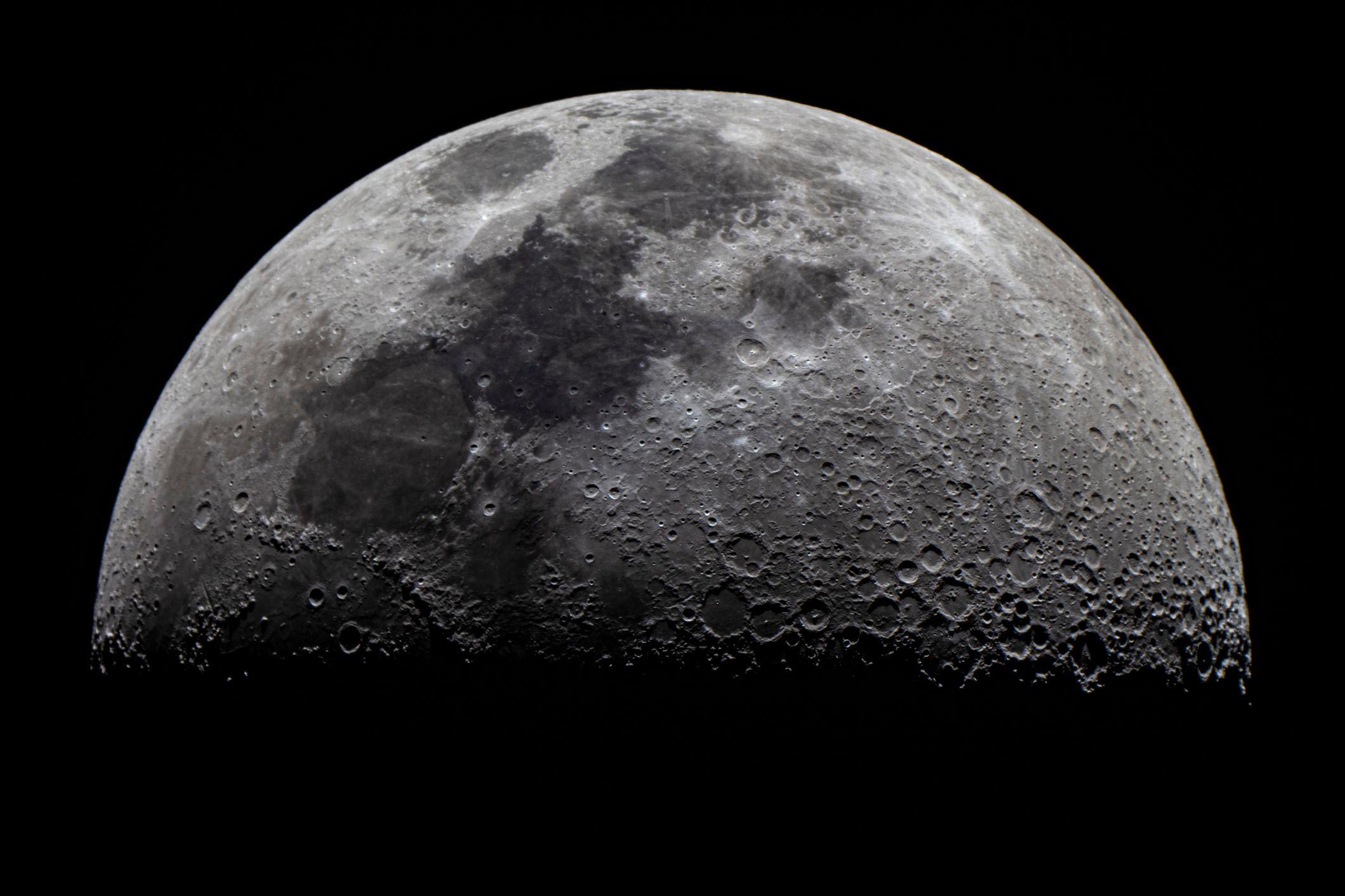 La luna y sus cráteres