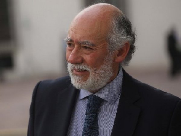 Senador Iván Flores