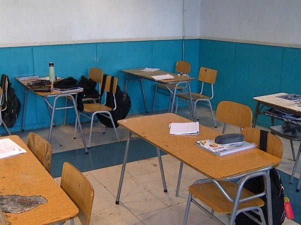 Liceos porteños afectados por el pasado sistema frontal aún no abren sus puertas