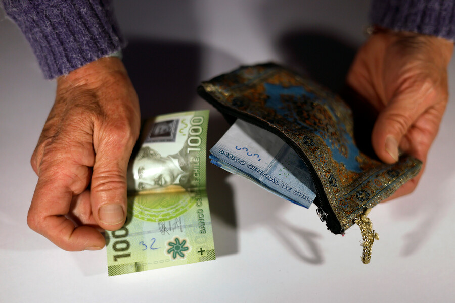 Billetes. Monedas. Dinero. SUF Automático