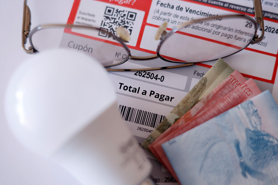 Luz, billetes. subsidio de la luz