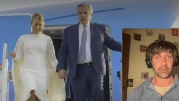 Fabiola Yáñez(izquierda) saliendo del avión presidencial junto a el ex mandatario argentino, Alberto Fernández(centro), quien es acusado de violencia machista, infidelidad y de haberla obligado a abortar. En un recuadro, aparece Agustín Frizzera, sociólogo y presidente de la ONG Democracia en Red