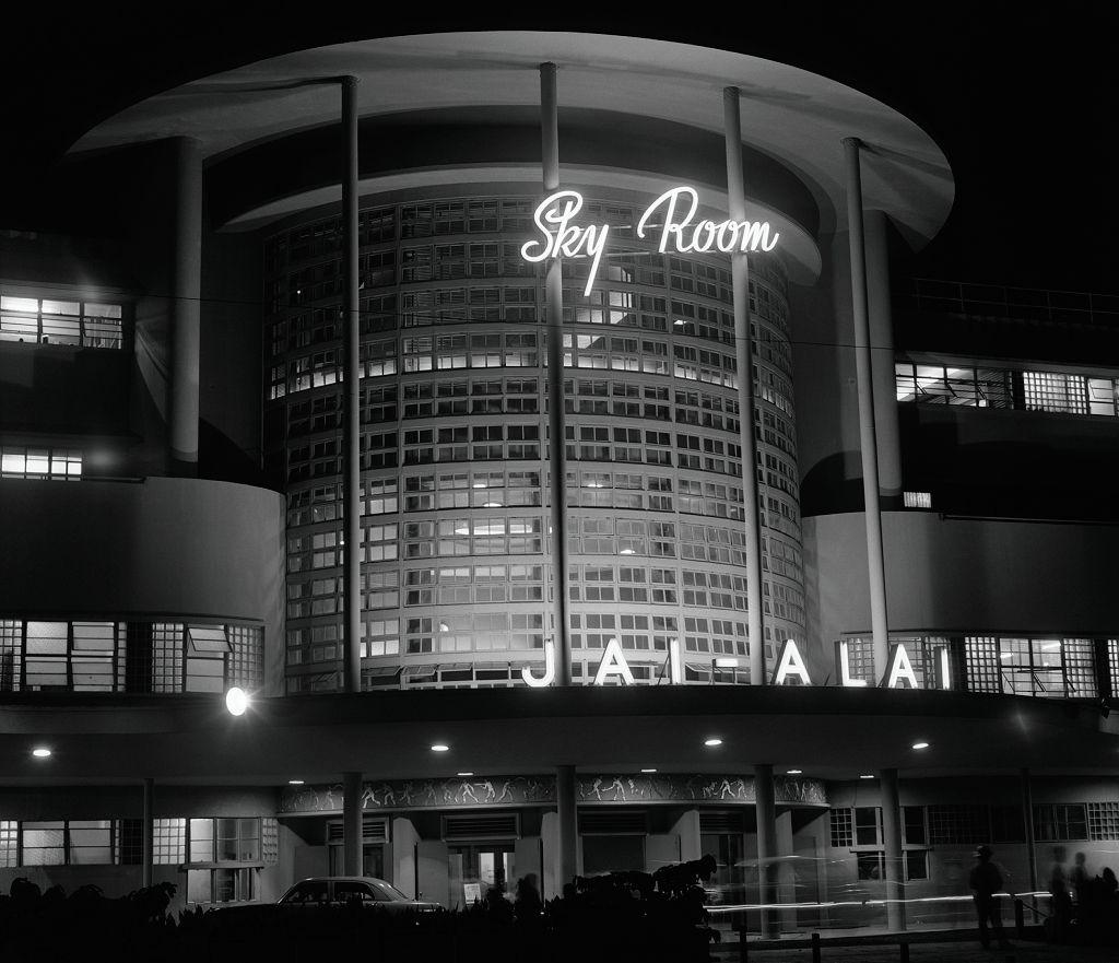 Club nocturno Jai-Alai, edificio Art Deco en Manila en la década de 1930