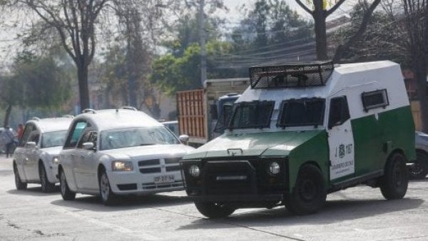 Preparativos para el Funeral de Alto Riesgo de los Adolescentes asesinados al intentar realizar un portonazo en Santiago Centro