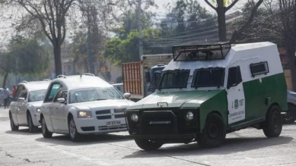 Preparativos para el Funeral de Alto Riesgo de los Adolescentes asesinados al intentar realizar un portonazo en Santiago Centro