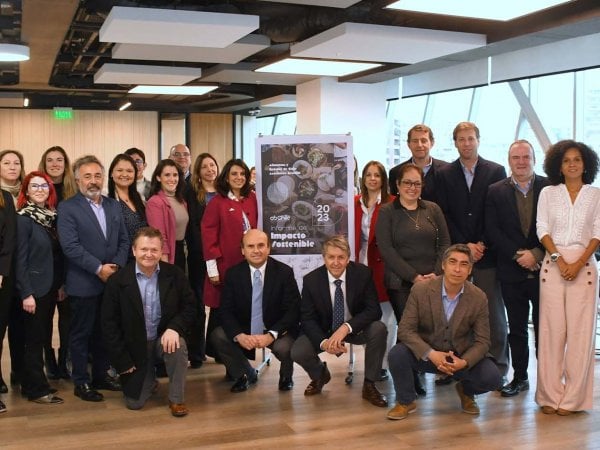 Empresas de alimentos y bebidas en Chile lanzan su primer informe de impacto sostenible en 2023.