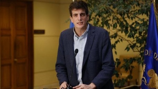 El diputado Diego Schalper realiza un punto de prensa en la Camara de Diputados.