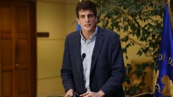 El diputado Diego Schalper realiza un punto de prensa en la Camara de Diputados.