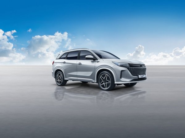 DFSK 600 PHEV debuta en Chile