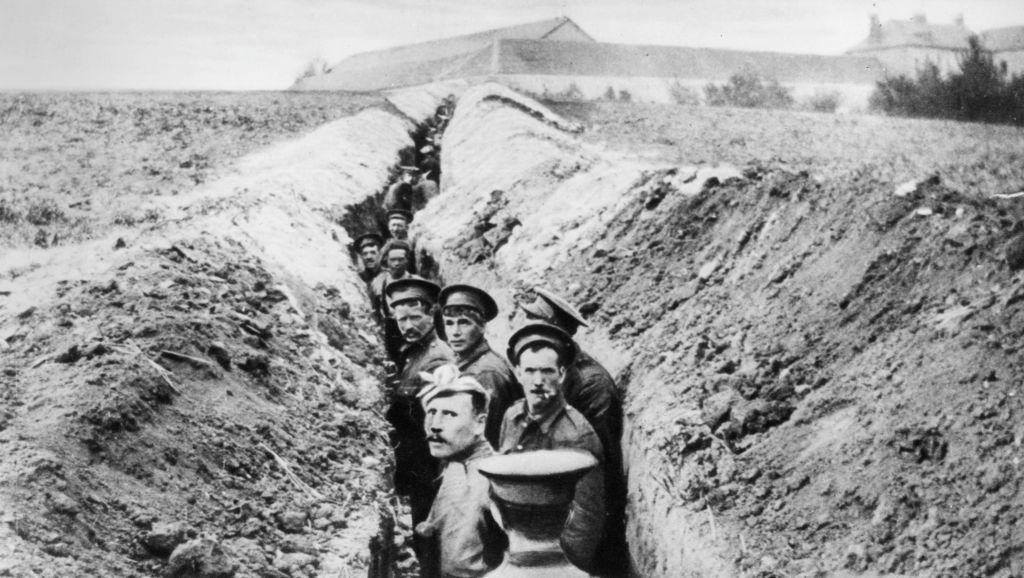 Soldados británicos en una trinchera
