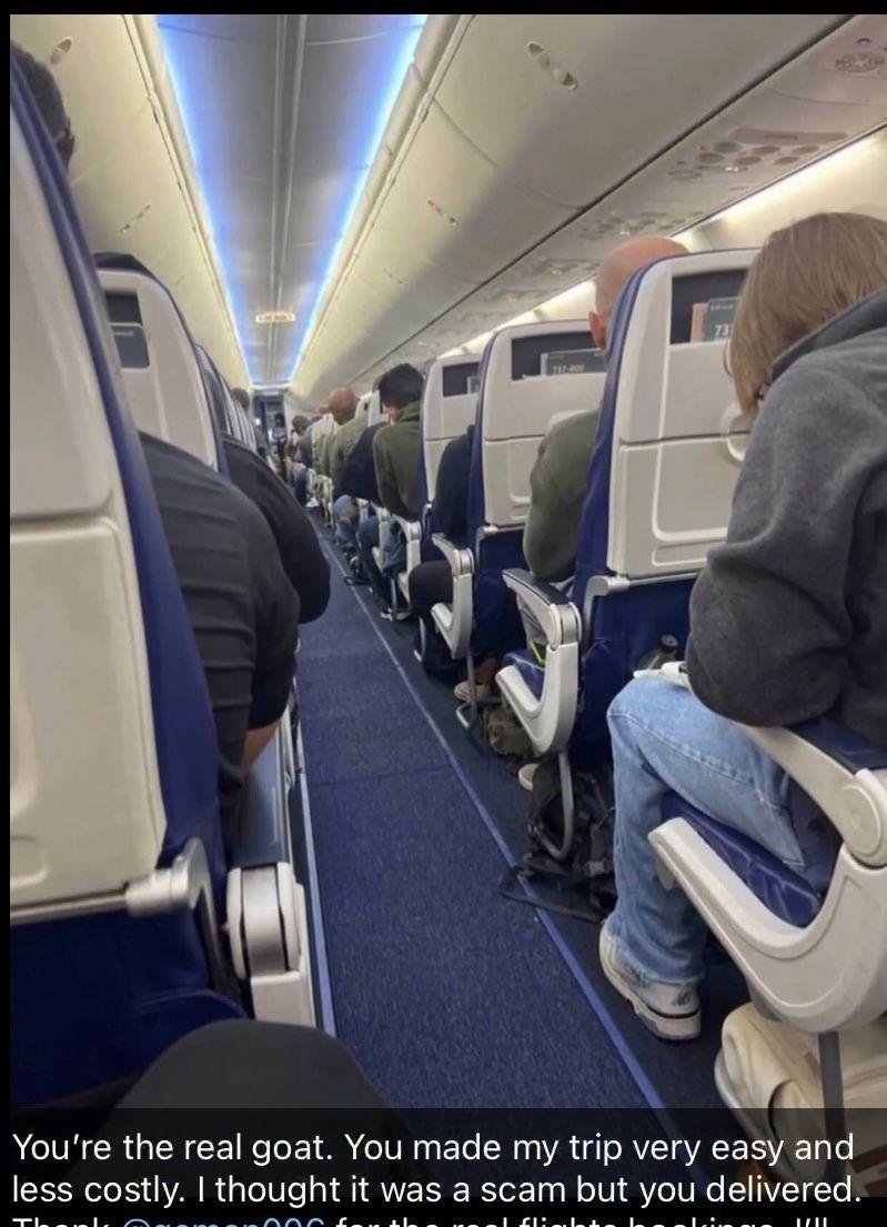 Una foto de un avión por dentro.