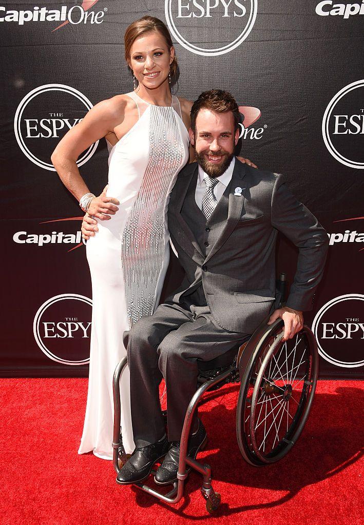 Oksana junto a su pareja aaron pike