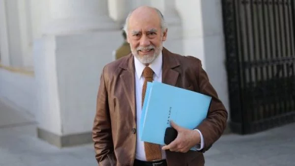 Senador Iván Flores