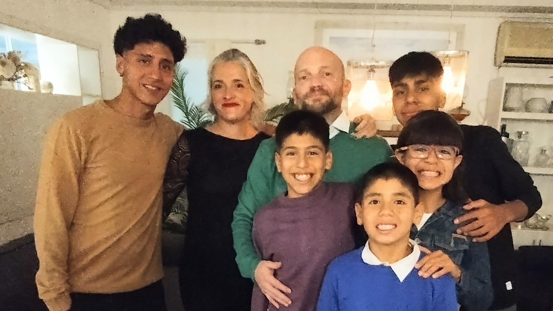 Sofía, Alejandro y sus cinco hijos.