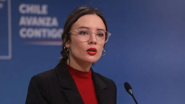 Camila Vallejo por fin al CAE