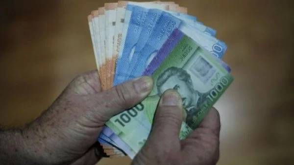 Imagen de archivo, Detalle de billetes que suman 225 mil pesos.