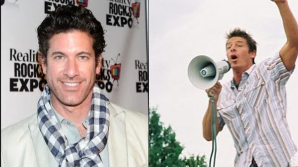 Eduardo Xol(izquierda) atendiendo la Reality Rocks Expo en 2011 y Ty Pennington(derecha), presentador de Extreme Makeover: Home Edition, con su icónico megáfono