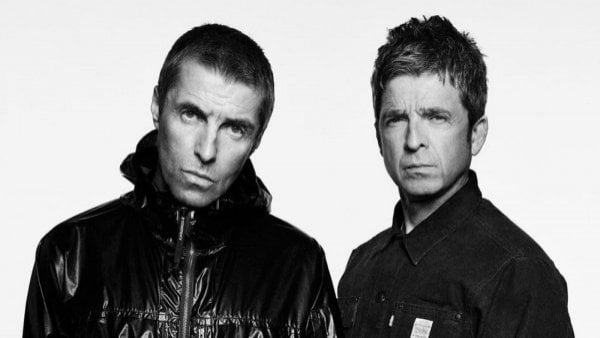 Liam y Noel Gallagher, las principales figuras de la banda Oasis.