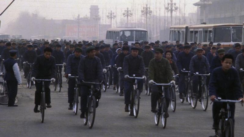Una de las estampas comunes en el Pekín de 1978: la avenida Chang An repleta de bicicletas.