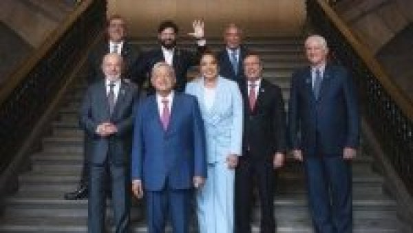 Foto de Presidente Boric junto a Díaz-Canel