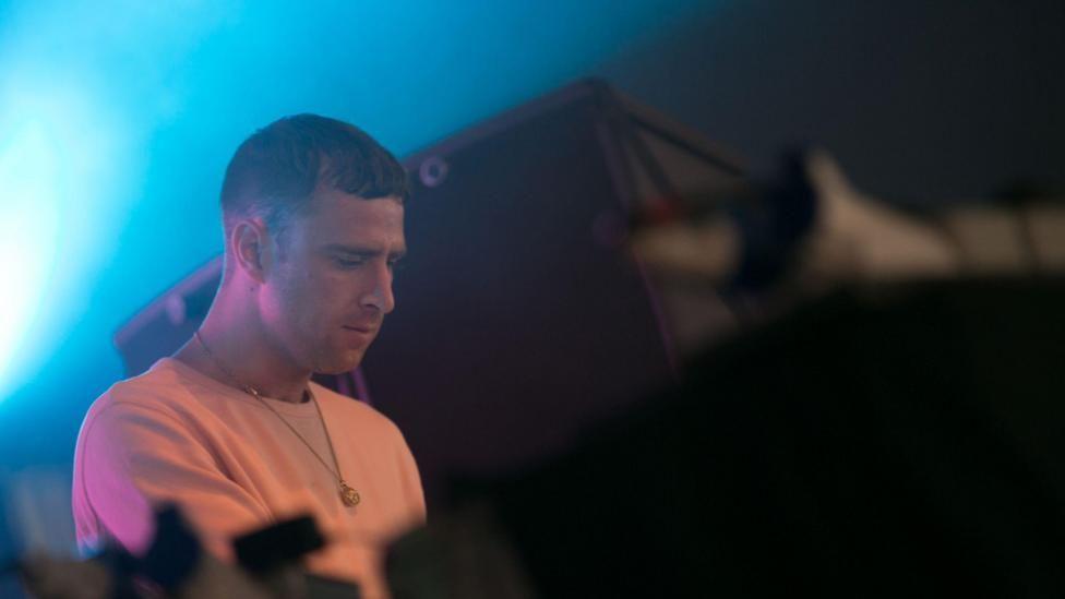 El DJ en una sesión de música.