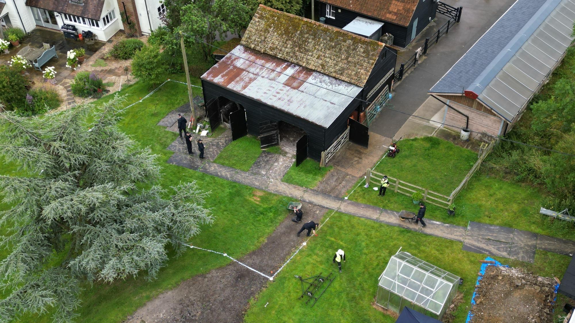 Una imagen aérea del registro policial en la granja.