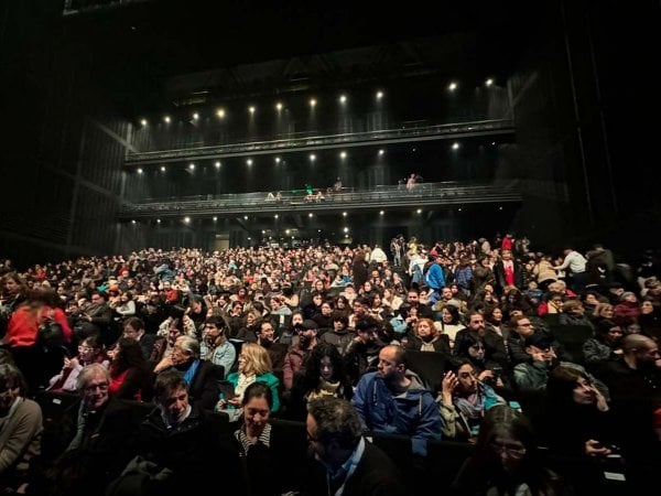 Imagen del público asistiendo al Festival Puerto de Ideas.