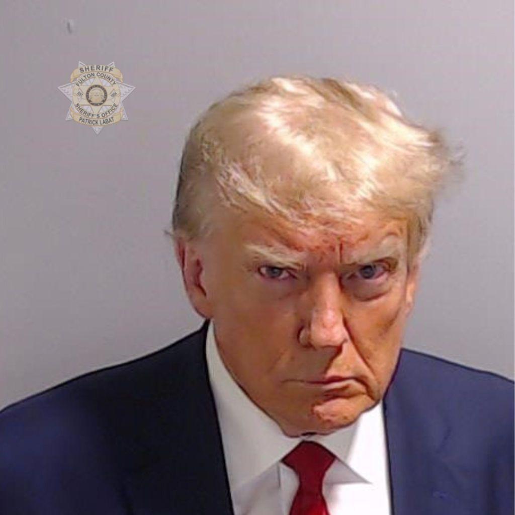 Donald Trump, en la foto de su prontuario en la cárcel de Fulton, Atlanta, Georgia, el 24 de agosto de 2023