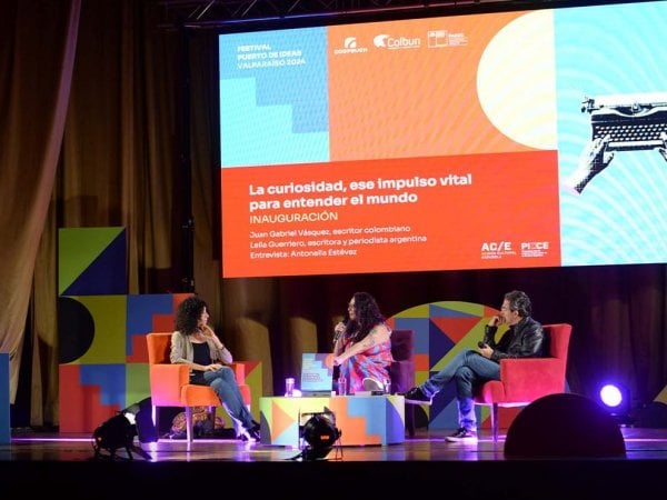Leila Guerriero y Juan Gabriel Vásquez abren Puerto de Ideas Valparaíso 2024 con una charla sobre la curiosidad y la literatura.
