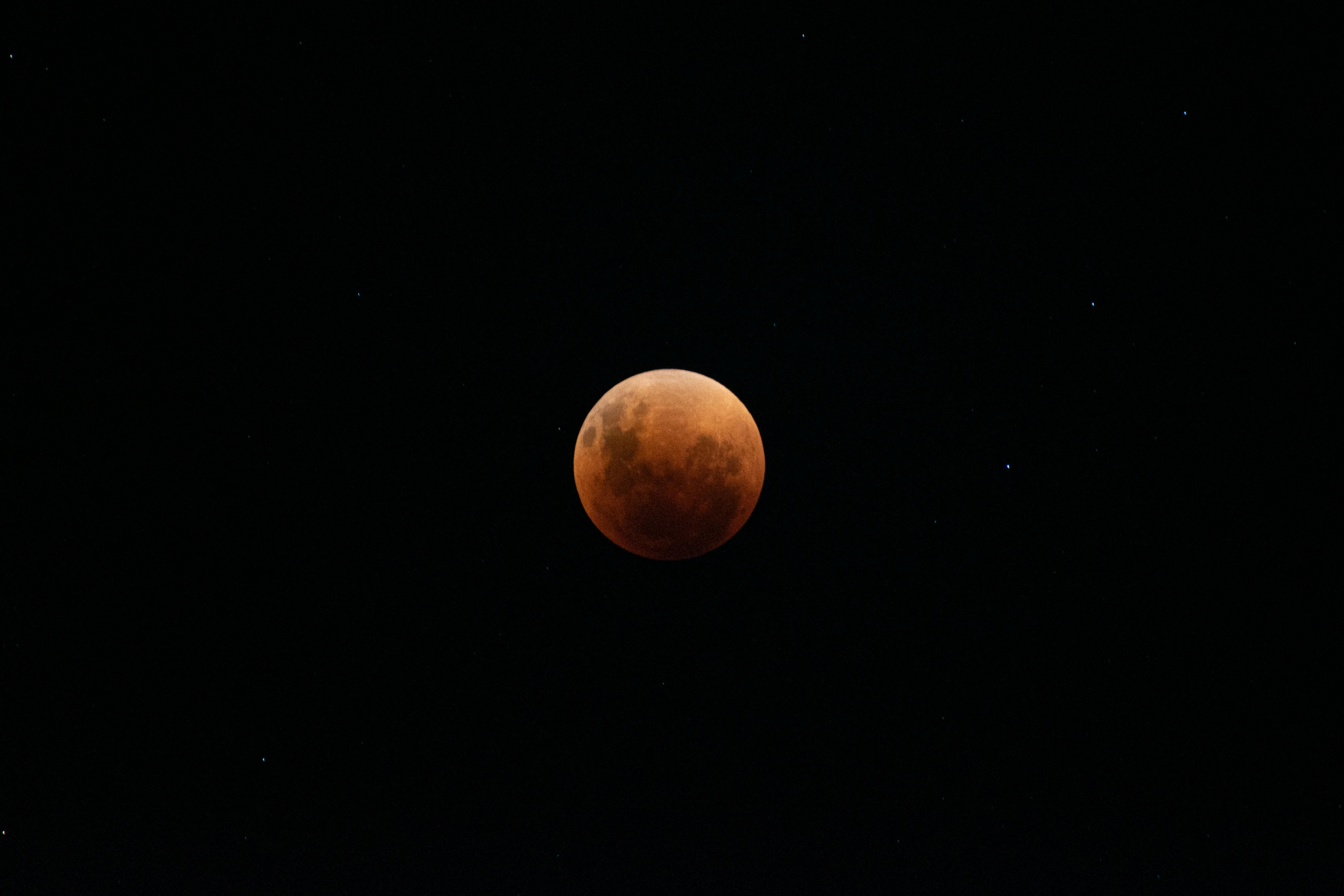 Eclipse lunar