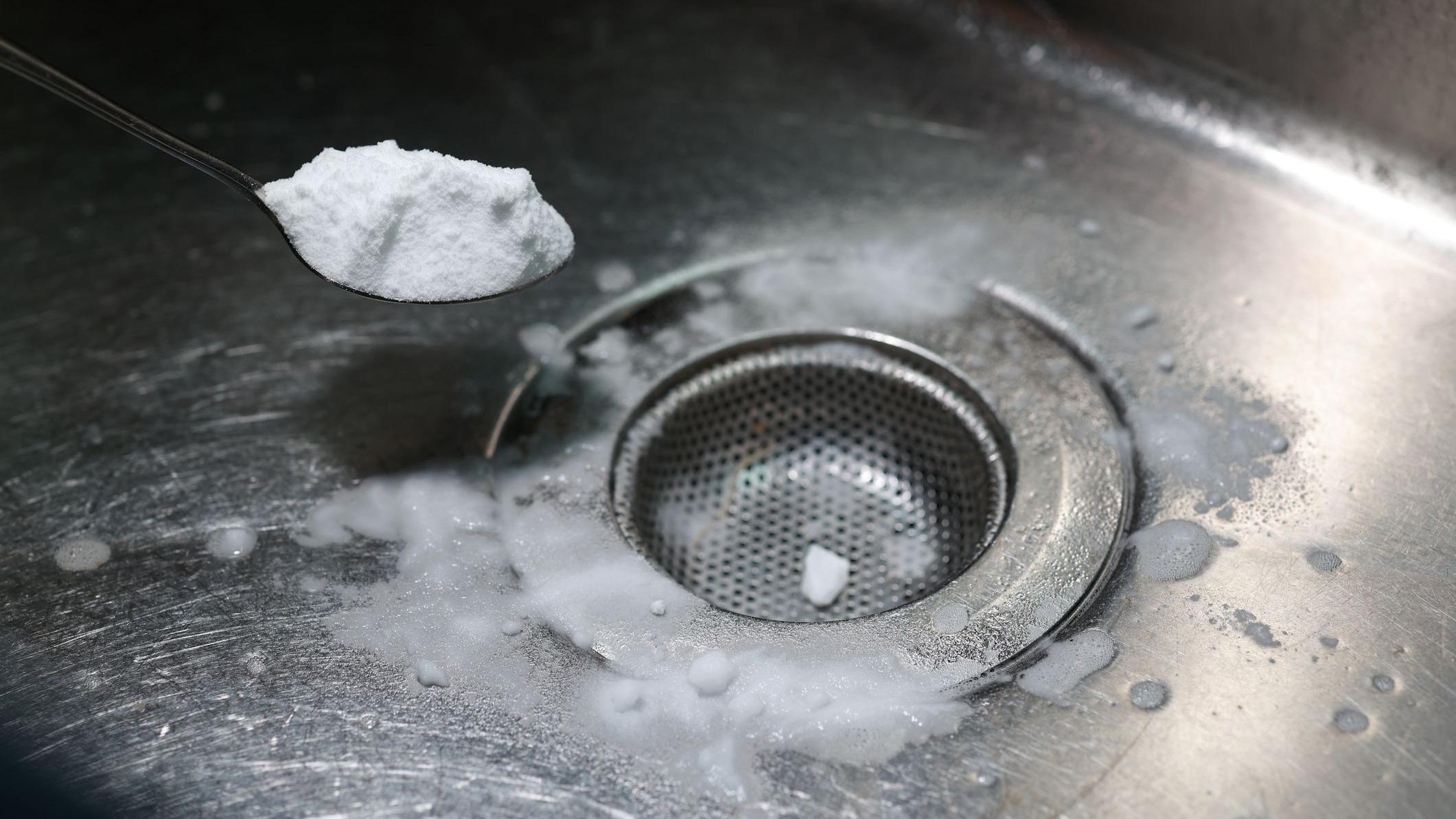 Bicarbonato usado para limpiar la cocina