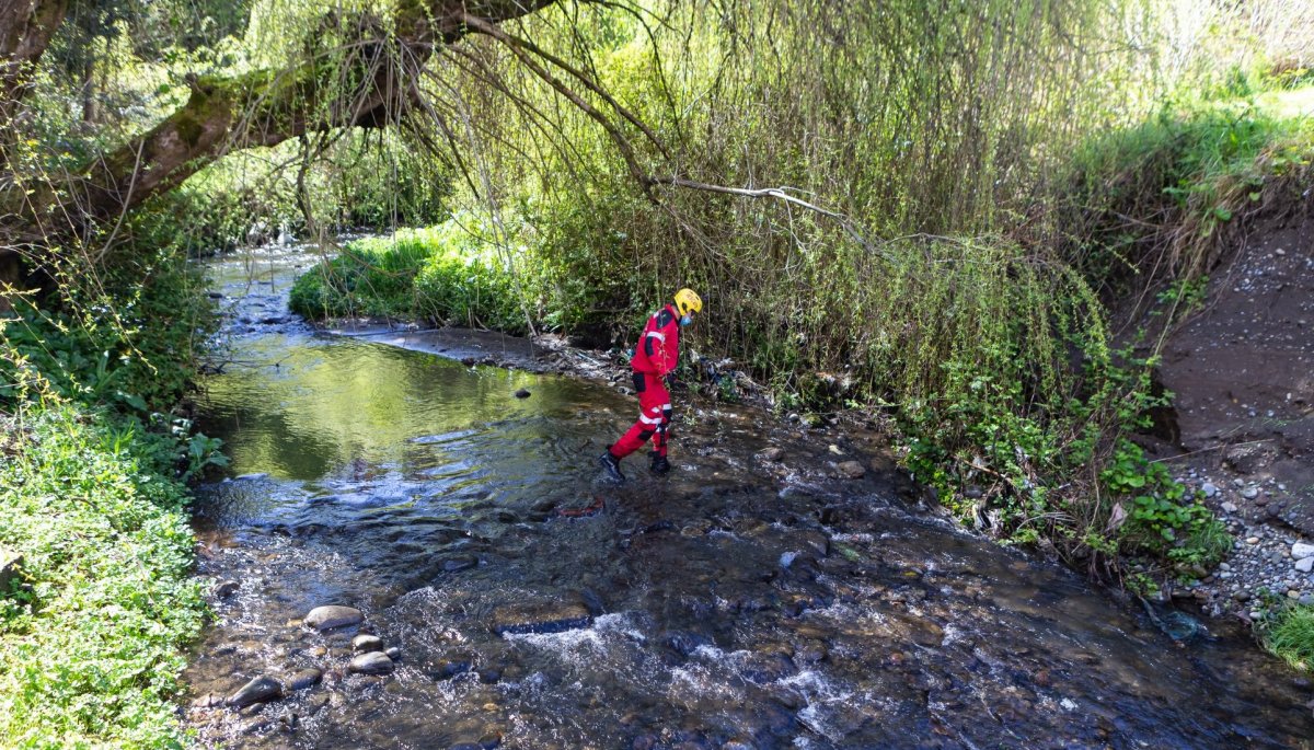 Hombre muere tras lanzarse al río Claro para salvar a hija que se ...