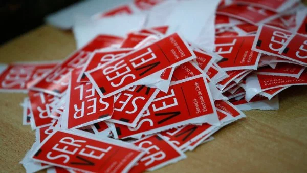 Stickers voto Servel. Dónde voto elecciones de gobernadores/segunda vuelta.
