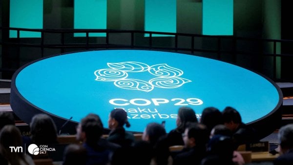 Reunión de líderes en la COP29 en Bakú, discutiendo los desafíos climáticos globales.