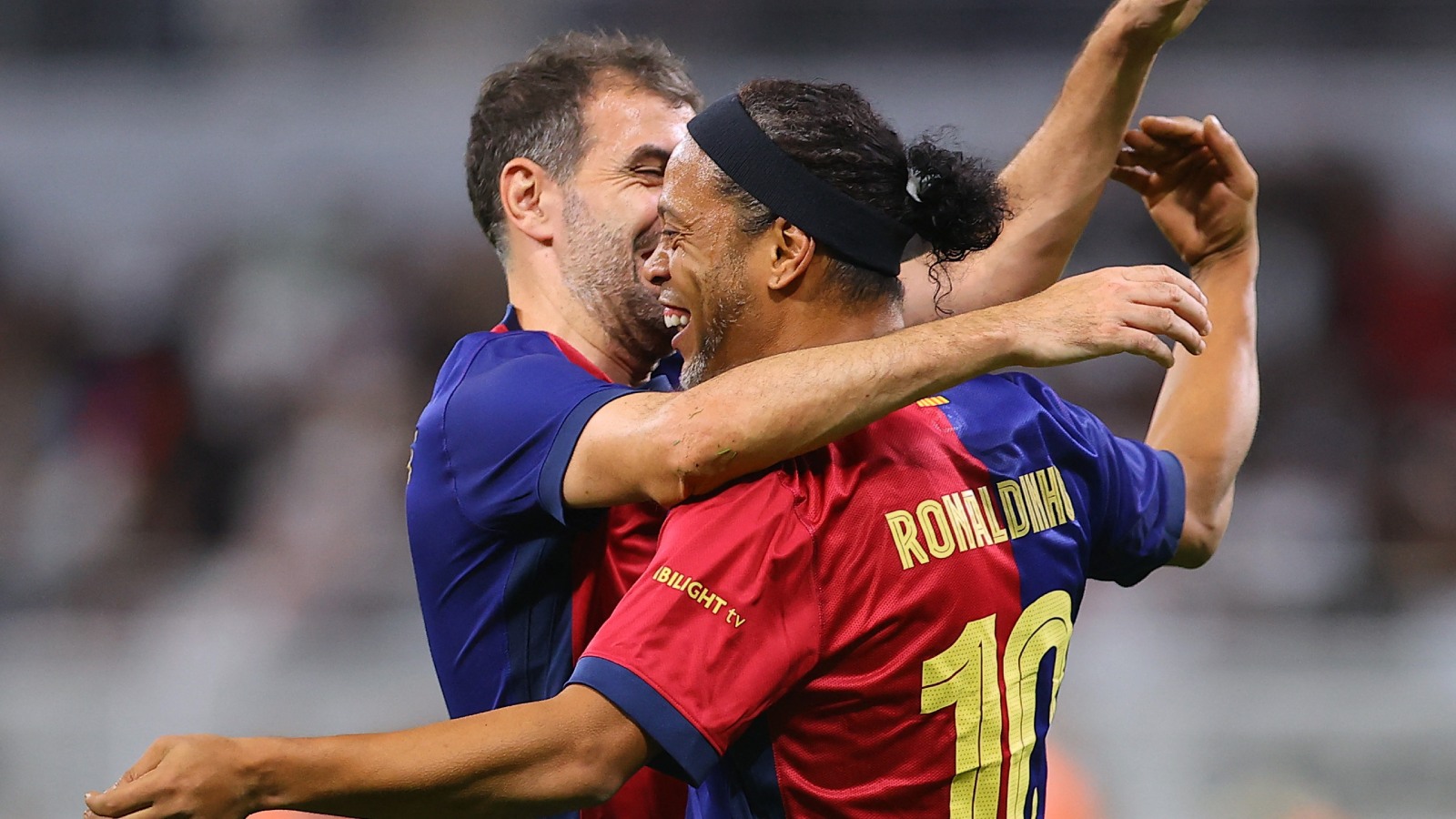 Calidad intacta el golazo de Ronaldinho en el Partido de Leyendas ante