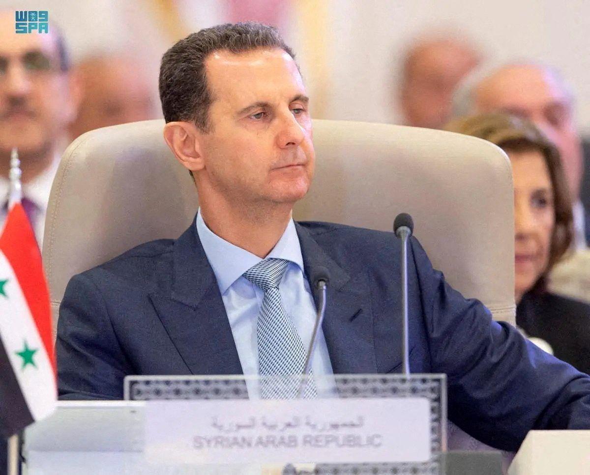 El presidente sirio Bashar al Assad, con traje azul en una reunión de la Liga Árabe.