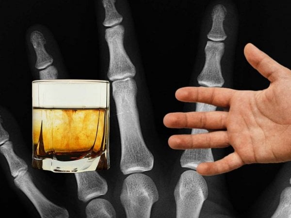 Comparación entre un dedo índice y un dedo anular para ilustrar la proporción 2D:4D.