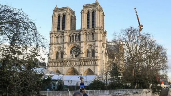 Notre Dame vuelve a abrir cinco años después de incendio