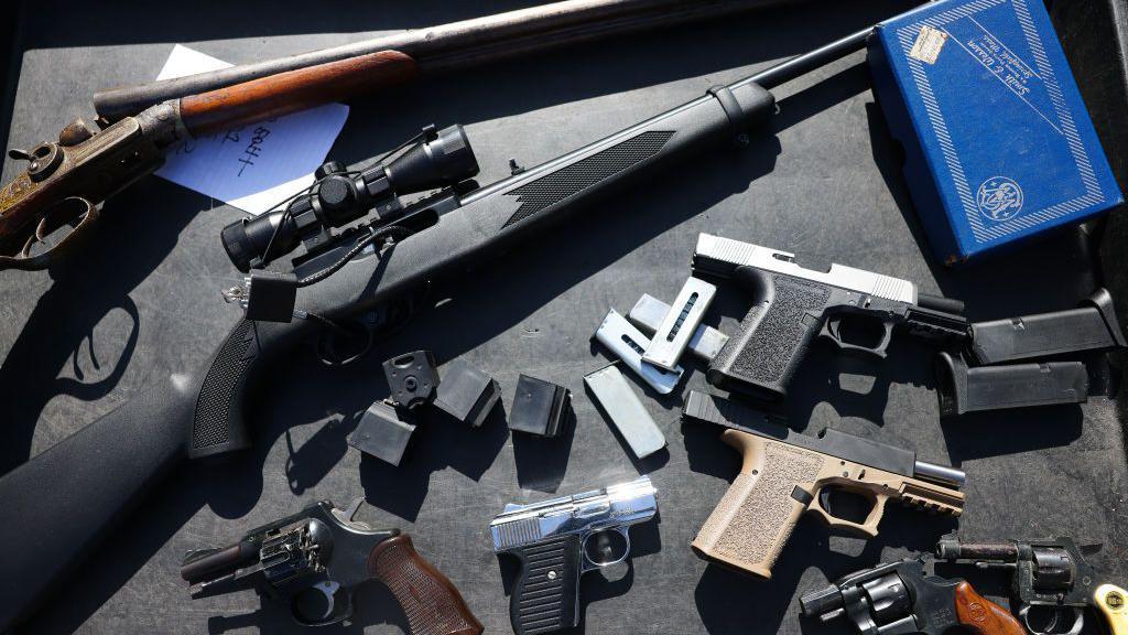 varias armas fantasma