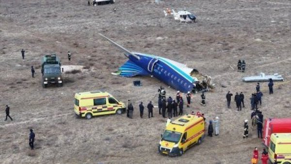 Aerolínea afirma que accidente aéreo en Kazajistán fue por problemas físicos y técnicos