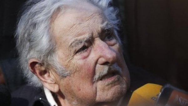 José Mujica es internado para poner stent en su esófago