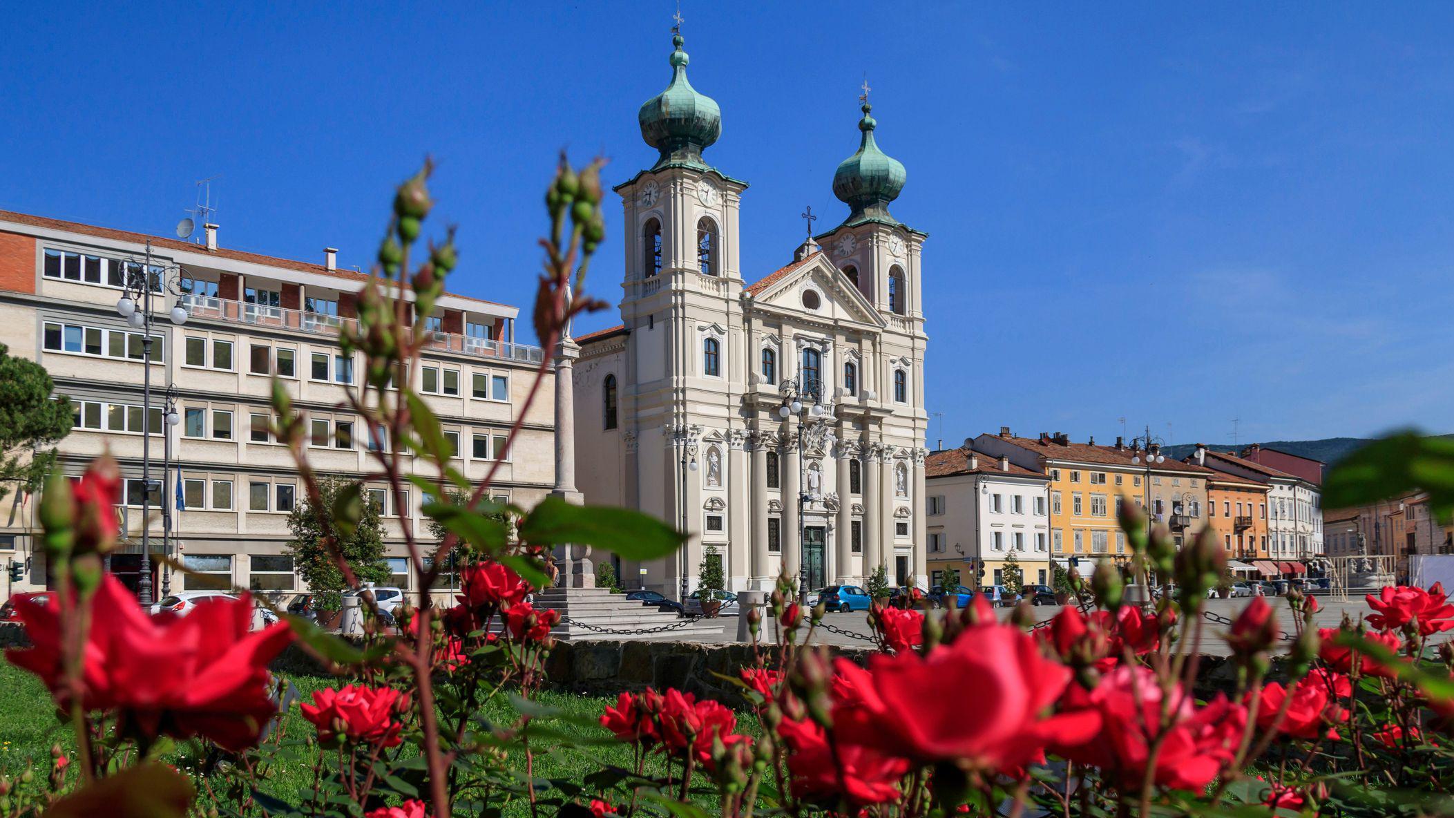 Iglesia del siglo XVIII en la Piazza della Vittoria en Gorizia.
